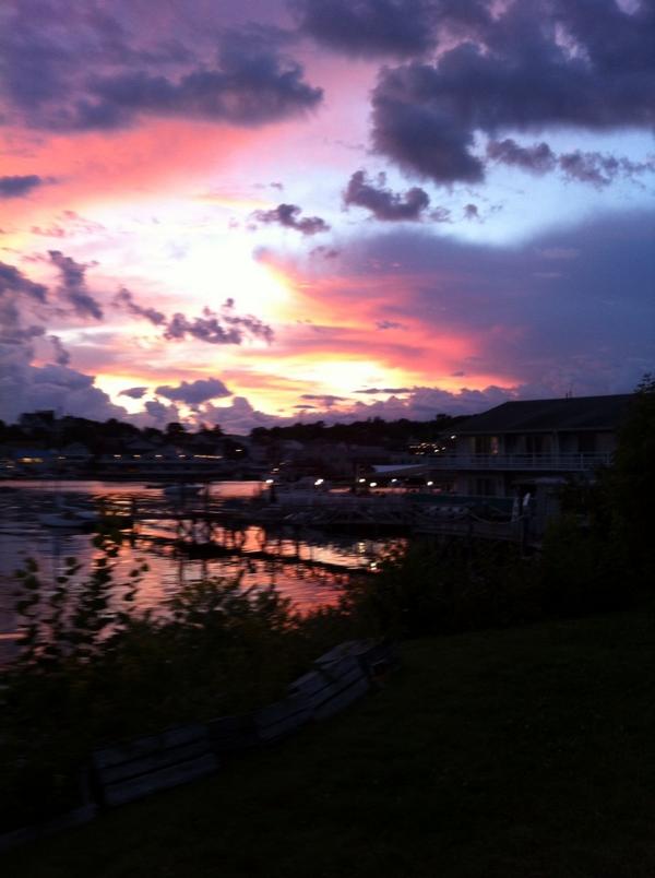murph_clare's tweet photo. Sunset in Boothbay Harbor, Maine❤️ http://t.co/Mw2CXWJ5AG
