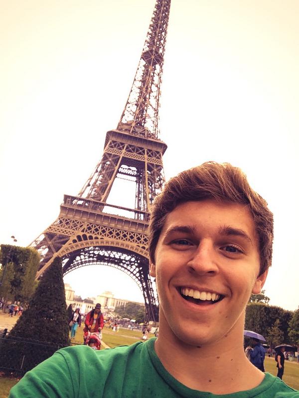 Matt Smith on Twitter: "Selfie w/ the Eiffel Tower 😊 http ...