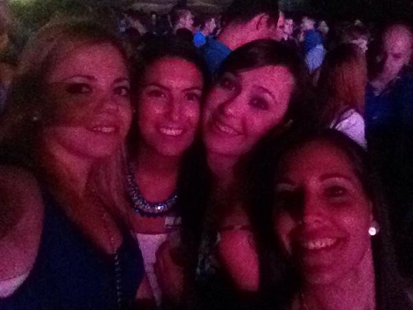 dgalanfer90's tweet photo. #DeepBlueParty2014 @laurispeg @rebecs28 http://t.co/XikOBZJWQ3