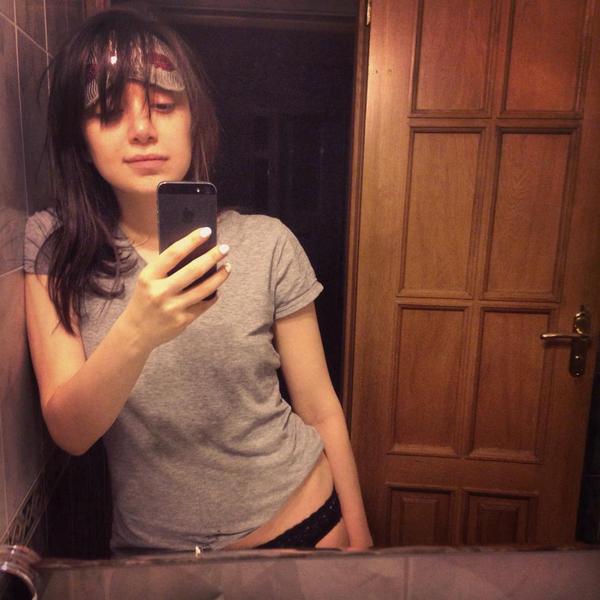 sharkbite__'s tweet image. day was eventful.almost ideal. so after rolling in bed for 2hours concluded that I'm too hyper to sleep #internettime