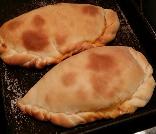 CinciChef's tweet photo. Homemade Calzones tonight #foodporn http://t.co/USxJpgvI8z