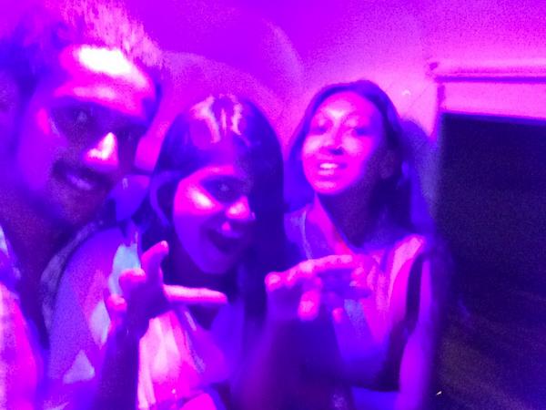 khushi_Gj's tweet photo. Tripping in auto http://t.co/nDdS2nXV9F