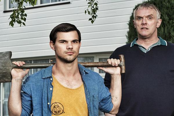 ReviewletsCom's tweet image. Taylor Lautner goes over well with viewers in Season 2 premiere of #Cuckoo on @bbcthree: reviewlets.com/tv/cuckoo-s02e…