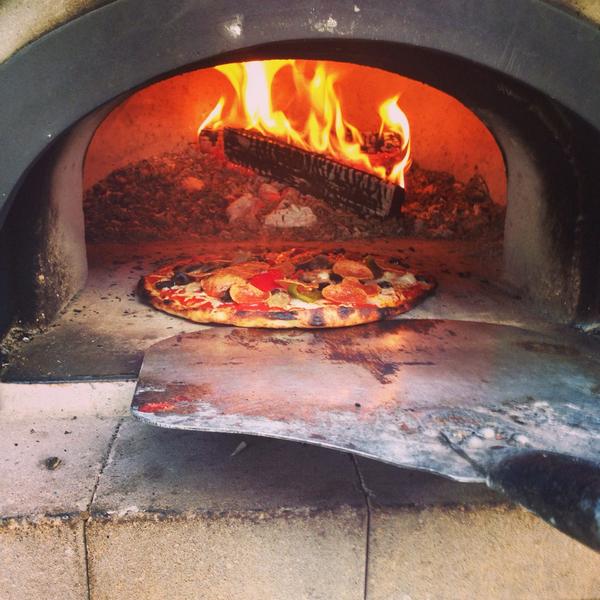 Vegetable pizza ready for service !