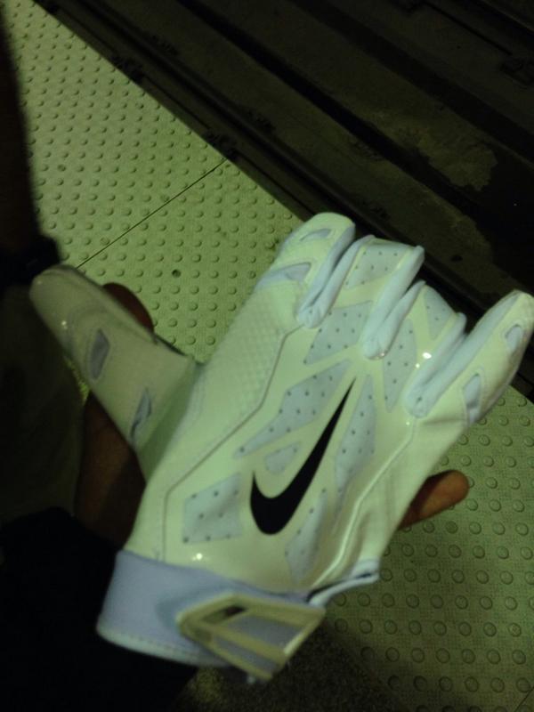phinphans's tweet photo. Richard Matthews threw me his glove http://t.co/6Rt4vGW2im