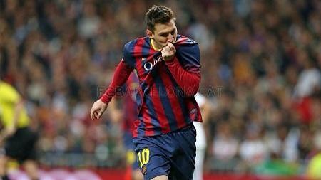 RashiedSuliman's tweet photo. اكتب لغيره والقصايد تجي فيه
كن القصايد حالفه ما تخونه http://t.co/KBbPxDiv6Y"
