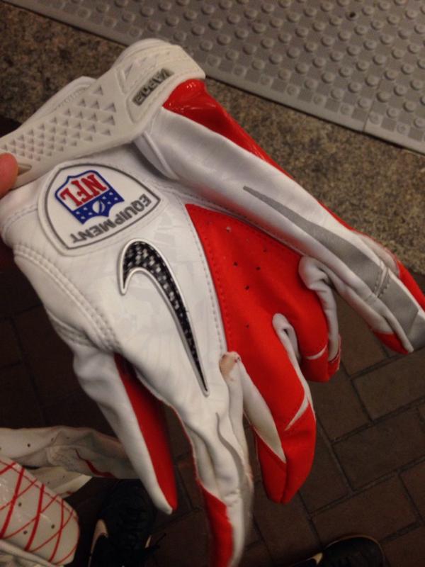phinphans's tweet photo. The other gloves I caught tonight http://t.co/poBHAOe6Qp