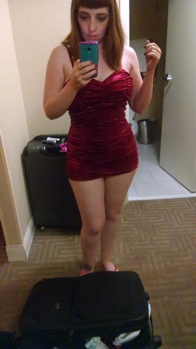 Bathing suit and flip flops #classy #fetishcon http://t.co/TjnZNamhoo<a href="/tag/classy"class="tags">#classy</a><a href="/tag/fetishcon"class="tags">#fetishcon</a>