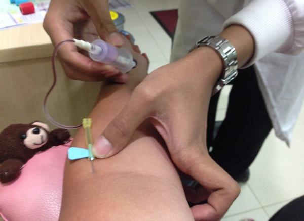 GraceM_DRB's tweet photo. Aku ambit darah Lagi hiks 😰😥😪😢😱😷😷😷😷😷😷😷😷😲😲 http://t.co/FzZ7bBTi3l