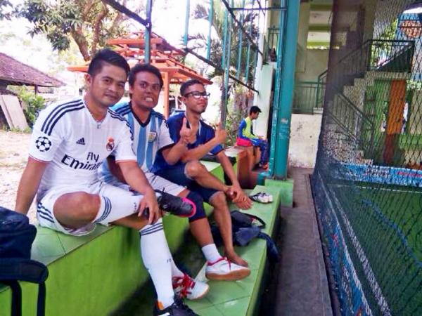 AtenkF's tweet photo. futsal td pagi with UBK fc http://t.co/HCShrjln2W