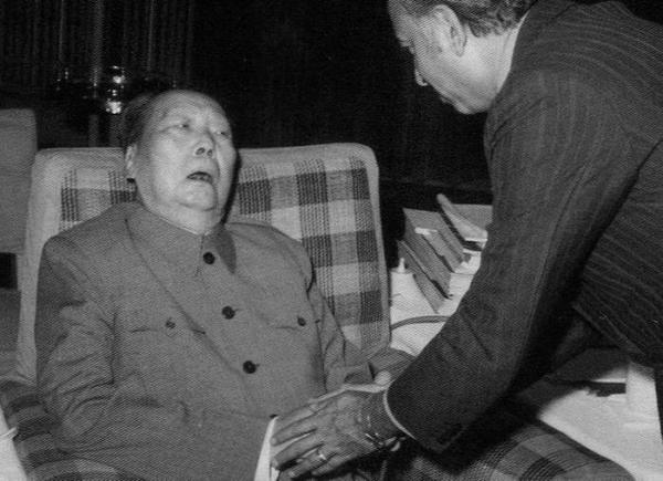 HistoryPorn's tweet photo. Mao Zedong listens to a pre-recorded special recording session by the Beatles in 1976, shortly before he died. http://t.co/ymfkOzJC5T