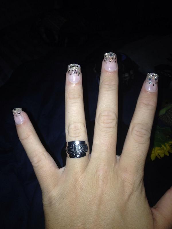 VarsityAllStar's tweet photo. β@chloewells44: Look what we got tonightπ@VarsityAllStar http://t.co/QkbjedSVAAβ nothing better than new #SummitBling! π