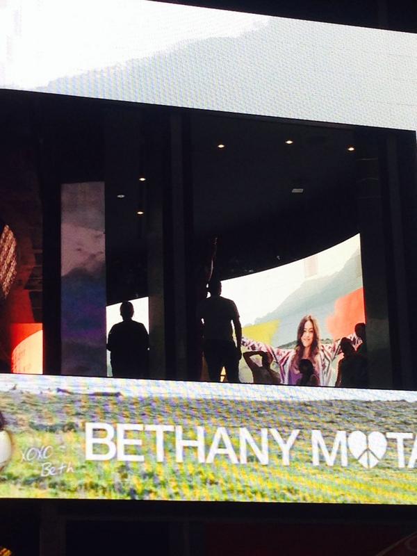 denzeldion's tweet photo. SAW MY GIRL popping at Times Square earlier @BethanyMota ❤️❤️❤️ http://t.co/Gqe3hMez89