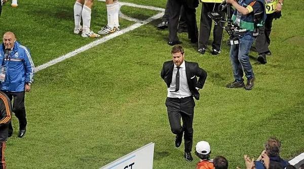 Diario_SDC's tweet photo. No habrá perdón para Xabi Alonso. ¿Lo veis justo? #SDC http://t.co/12IGylagW3