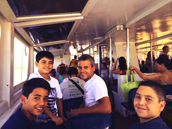 HorneroMaria's tweet photo. En la canoa camino de punta http://t.co/rxDmOefntF