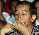Tengok muka presiden yg macam orang kampong nampaknya tak pandai cakap english