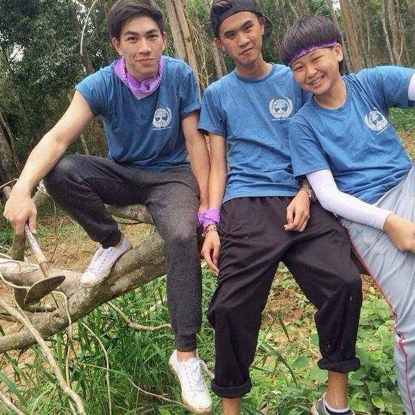 NeptuneFamily's tweet photo. IG nepnepneptune : เหนื่อยจังทำจนมือพองเลย😩 #swuicleadershipcamp http://t.co/sbuluGqr08 http://t.co/6P7F9LSxYv