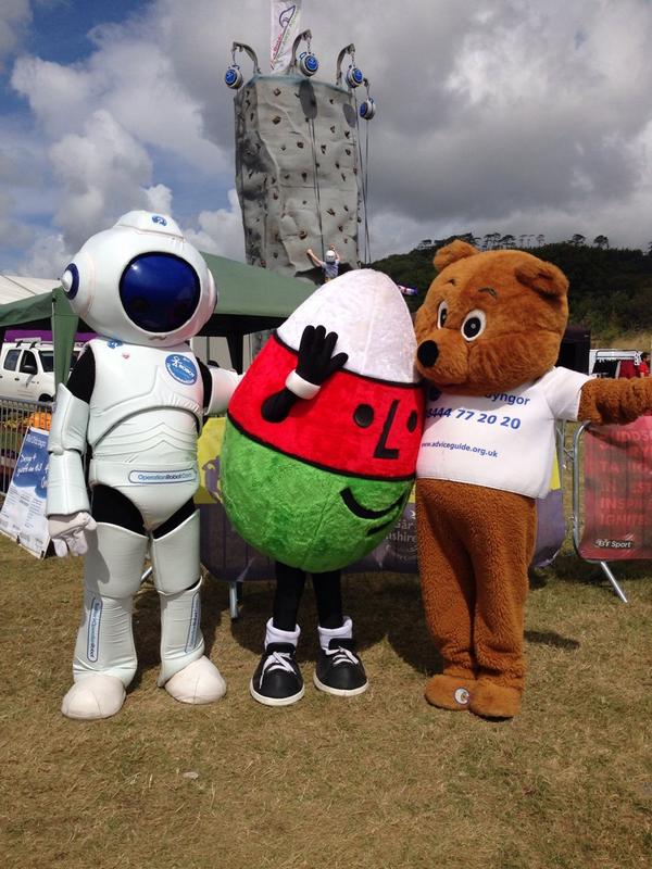 han2015's tweet photo. @RCTCAB @CABCymru Tedi au ffrindiau / Teddy and friends #eisteddfod http://t.co/uU89hrxxlC