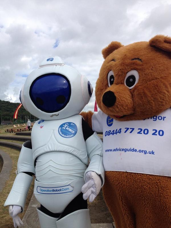 han2015's tweet photo. @RCTCAB @CABCymru Tedi au ffrindiau / Teddy and friends #eisteddfod http://t.co/uU89hrxxlC