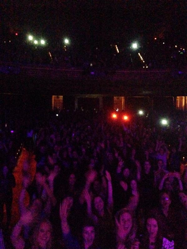 kristinelive's tweet photo. We made it into the photo! Tiny and blurry but we know it's us!
“@hansonmusic: Hello Melbourne! http://t.co/OgQIZZp1lL”