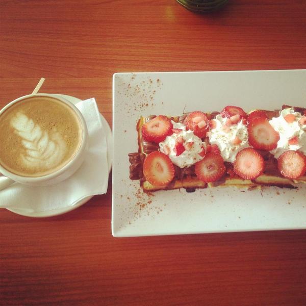 kaffaroots's tweet photo. No te quedes sin probar hoy nuestro delicioso brunch...9 am-2 pm @kaffaroots http://t.co/Jw3TQZ0u8G