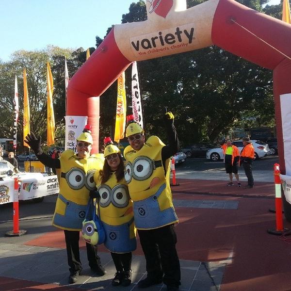 MINlONS's tweet image. ⓒ ☺️✨ Day 2 and the minions are having a ball! #varietybash #startarch #minions terryc28 oumpaay
