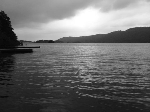 RYAChrisMac's tweet photo. Weather closing in as we visit Windermere outdoor adventure centre. #OnBoard #sailability http://t.co/rhDcpSAHqZ