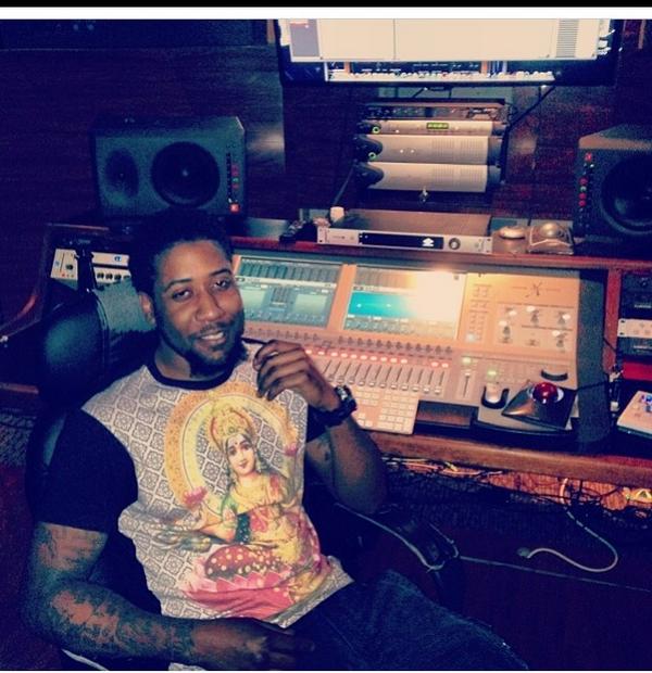 Superfnell's tweet photo. #studio #batcavesession http://t.co/Q9wb3nwA5v