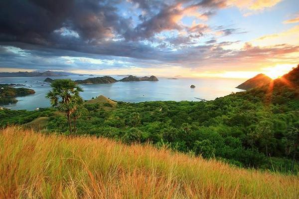 ghanidepp's tweet photo. | sunset di bukit cinta |
Labuan Bajo - Flores - NTT
happy weekend all
@LiburanLokal @detikTravel http://t.co/4erKODpuTI