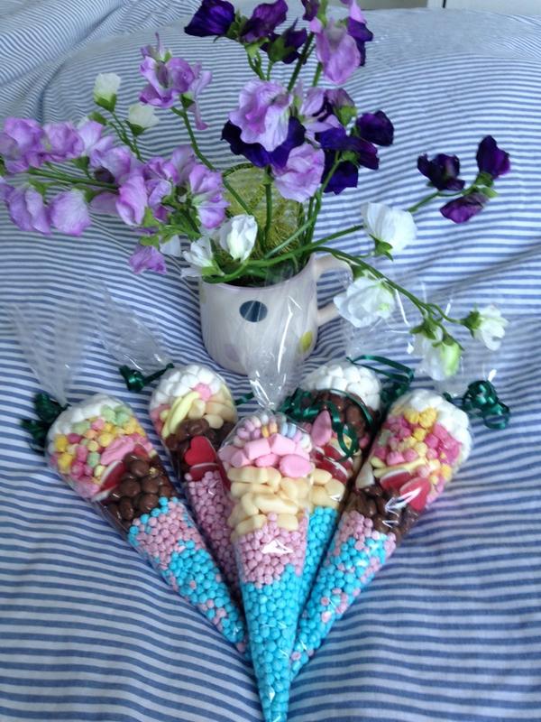 bertieandmabel's tweet photo. Sweetie cones, a wedding and a vintage day tomorrow - Bertie has got a busy weekend ahead!!!! #rainraingoaway http://t.co/6CbHH99fL2