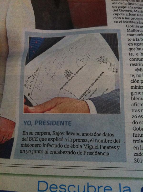EsppeonzAguirre's tweet photo. Los papeles de Rajoy:
El gran YO junto a t��tulo de Presidencia Gobierno. Foto de Jordi Avellà http://t.co/vckzIOw8AB http://t.co/jNidccLEE2