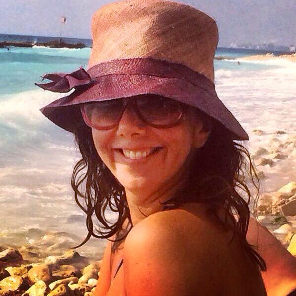 مع صديقاتي الحلوات عالبحر، نكاية بداعش
With my beautiful friends on the beach