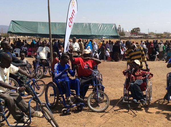 CBMKenya's tweet photo. Mohamed Abdullahi aka Mediz Medize performs @DesertWheelRace2014 http://t.co/gevvZrQgZC