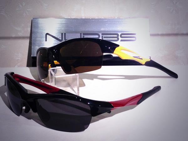 執事眼鏡eyemirror Nurbs 1 度付サングラスとして使用する事を前提とした純国産スポーツサングラスブランドでございます 日本人の顔幅に合わせた設計で 掛け心地も良く 歪みを補正した高カーブレンズをリーズナブルな価格で入れる事が可能でござい