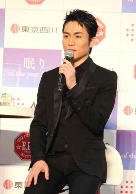 TETSUYA_EXILE2's tweet photo. 「眠り of the year 2013」授賞式のてっちゃん！ https://t.co/bzW49wu560