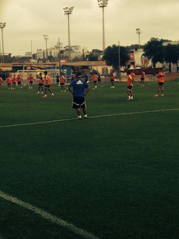konsel88's tweet photo. Matinet a paterna a vorer entrenar al nostre @valenciacf @7hector7 http://t.co/lCB6VA76il