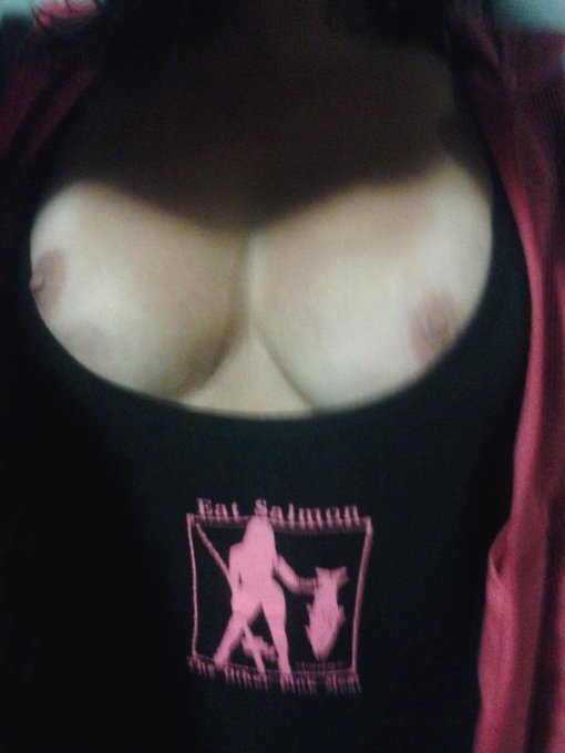 "Eat Salmon"The other pink meat. http://t.co/7JoJBOLcix<a href="/tag/boobs"class="tags"><span>#boobs</span></a><a href="/tag/milf"class="tags"><span>#milf</span></a>