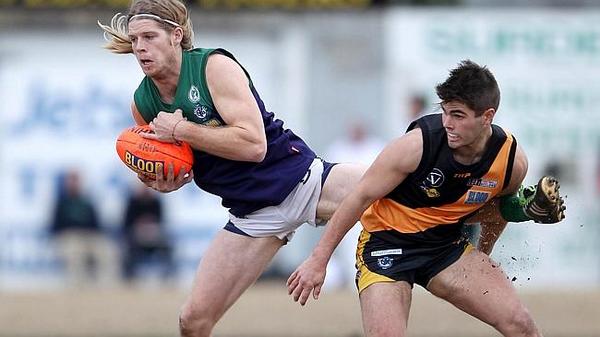AETigani's tweet photo. @alexpayne52 @GrovedaleTigers take us through what you're doing here? #addyfooty Great snap by @Alisonwynd! http://t.co/WfxNvPeYEo