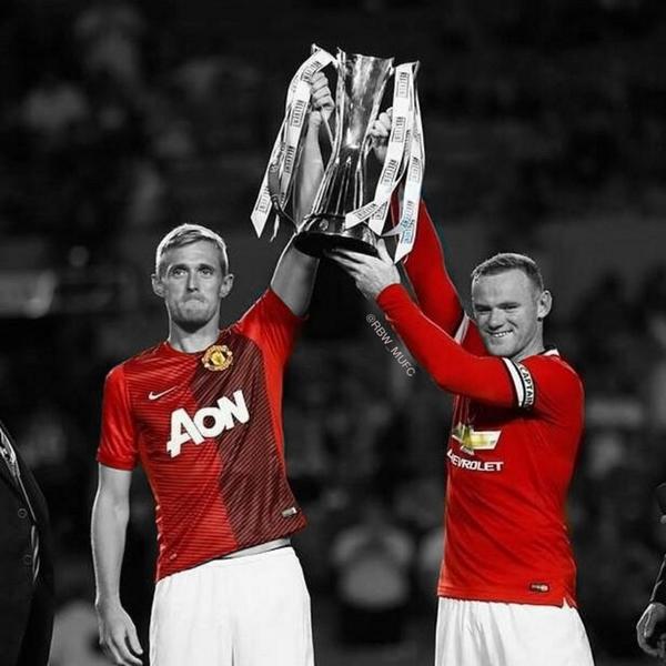 RBW_MUFC's tweet photo. Fletcher and Rooney #MUFC @WayneRooney @ziadmarhaba http://t.co/OU83ZhCXzn