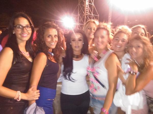 RocioFGina's tweet photo. @cristypi_ @AzulemaRamos @MercedesCabezaL #Melendi http://t.co/gUvgvkzr75
