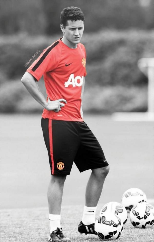 RBW_MUFC's tweet photo. Herrera #MUFC @anderherrera8 @renickcastillo http://t.co/SGBgAqRM92