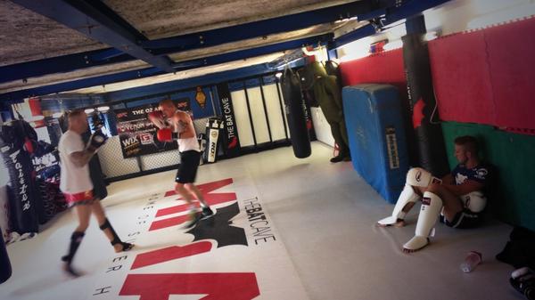 BATMMA's tweet photo. Nice surprise for the Thai guys to have an AIBA boxer down for sparring. #110%improvements @ironryansmith @Parker1Joe http://t.co/wnHOgUXtfV