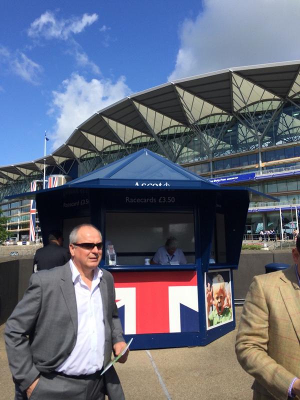 GreatPodRender's tweet photo. £3.50 a race card? Fair one I'll have 2... http://t.co/eJsWt6Oa1j