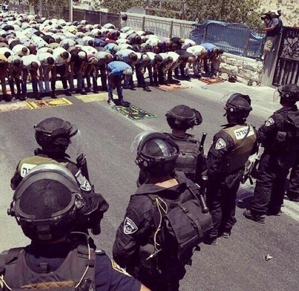 PopMathobela's tweet photo. Pray with Gaza. Pray for Gaza. #HelpGaza #PrayForGaza #Humanists4Gaza #GazaUnderAttack #PeaceInTheMiddleEast http://t.co/n4PwHjKntb