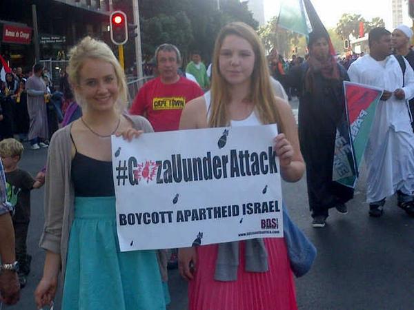 abeedaELD's tweet photo. "@mayahaha_21587: ALL races protest for #palestine . #CapeTown #SAMarchForGaza South Africa ♥ http://t.co/Yv6bWPaVgA"#GazaUnderAttack