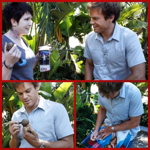 LeandraSuicide's tweet photo. The first time I met Michael c. Hall.... Best day ever 😻
#dexter #showtime #michaelchall #mchall #autograph http://t.co/w1TAmhTXYK