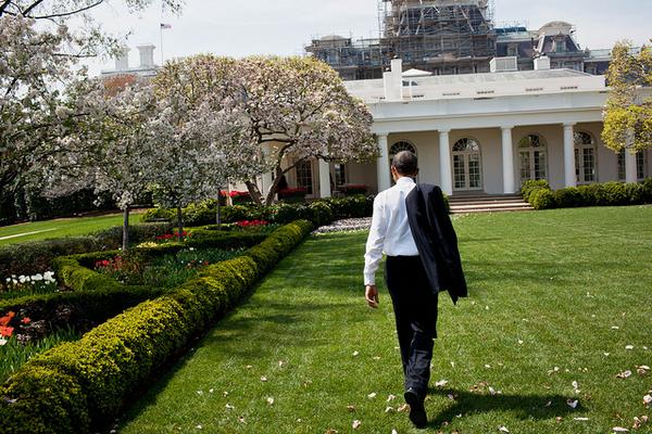 paulbenedict7's tweet photo. France offers asylum the Christian refugees of Iraq. Obama? He heads to Martha's Vineyard. http://t.co/G0xuZ6XbA1 http://t.co/gBAShwngiR