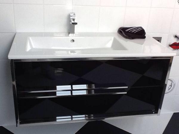 in2designltd's tweet photo. Recently fitted monochrome bathroom 🛀💦 #In2designinteriors http://t.co/g1CCo1Vvl9