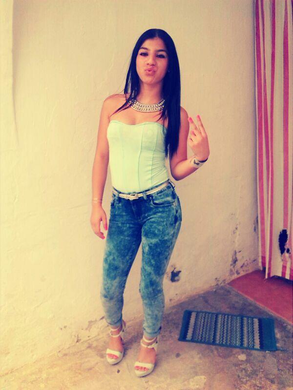 miixelsalar's tweet photo. No es perffecta pero sus fallos son los qe la asen especiial..la amoo<3 http://t.co/D6EbZpnhmT