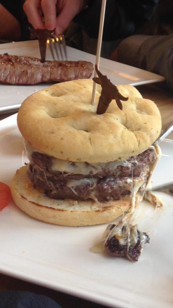 Rankeat_Company's tweet photo. #hello, bon #weekend à tous sur http://t.co/tp5YFDapfH! #rankeat #food #foodporn #burger #pizza #bagel #best #dish http://t.co/EQ8W86cm2H
